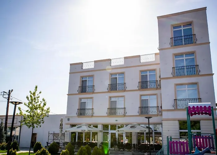 Unique Garden Hotel