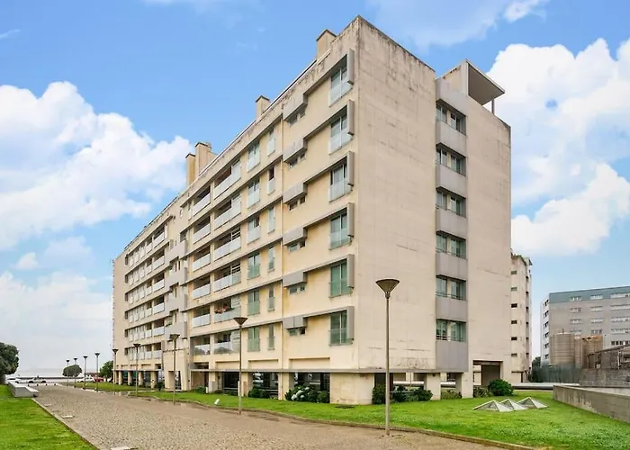 Ocean Front 2Bed Luxury W/ Elevator Parking Wi-Fi