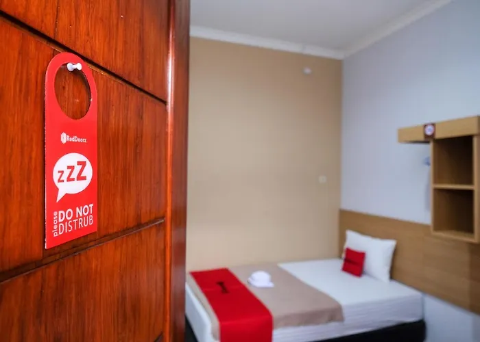 Reddoorz Syariah Near Perempatan Kartasura