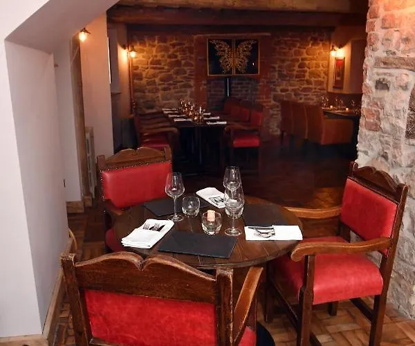 The Wallace Steakhouse With Rooms