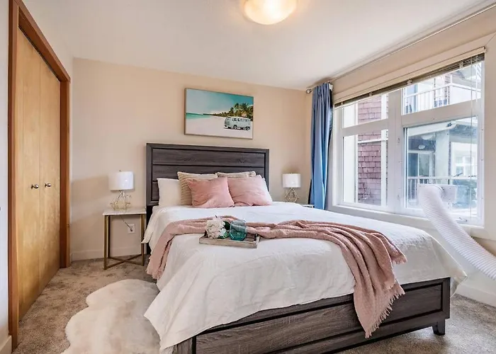 Lux 2Br/3Bd Suite/Mountain View!