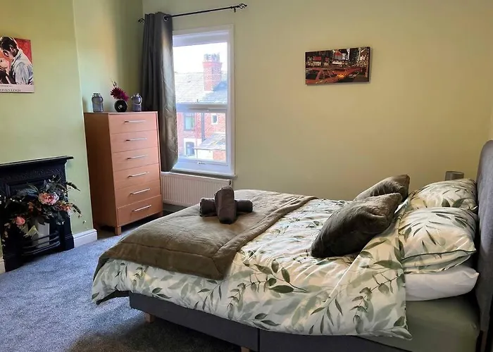 Spacious 2-Bedroom House In Stockton Heath With Free Wifi By Amazing Spaces Relocations Ltd