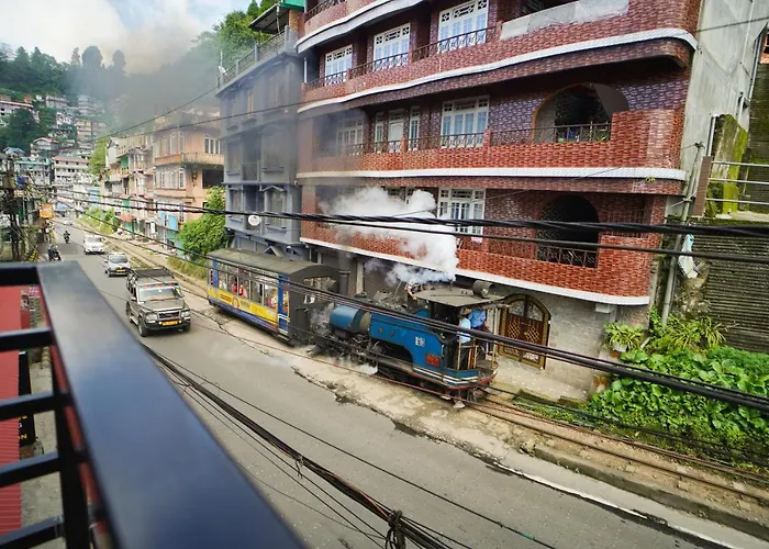 Hotel Hill Queen Near Tara Devi Mandir