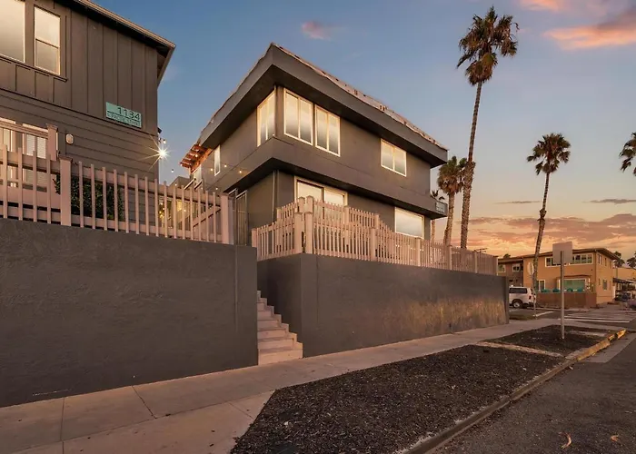 Ultimate Oceanside Retreat | Tower 9 Across From The Beach