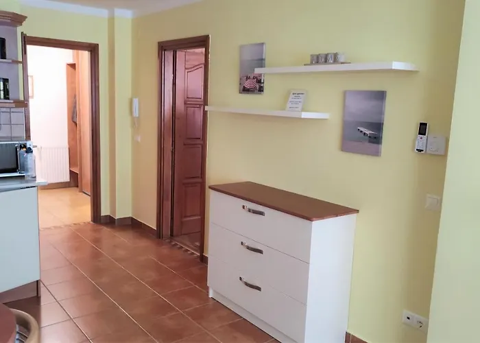 Agnes Apartman - Koezvetlen Balaton-Parti Szallashely