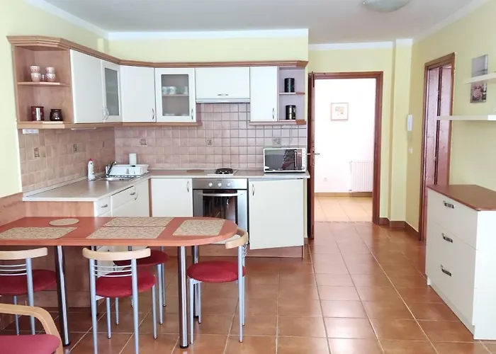 Agnes Apartman - Koezvetlen Balaton-Parti Szallashely