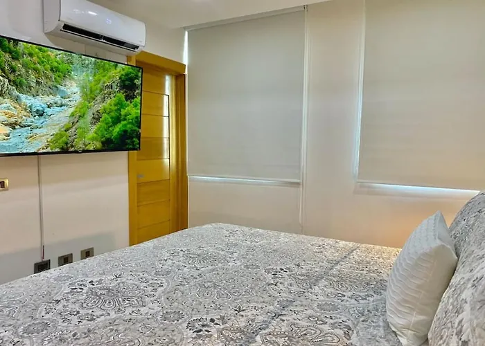Cozy City Center Condo Full Ac
