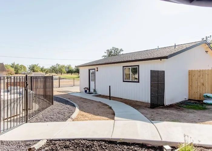 Beautiful Spacious Guest Home