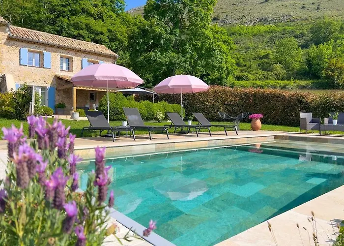 Mas Provencal Avec Piscine