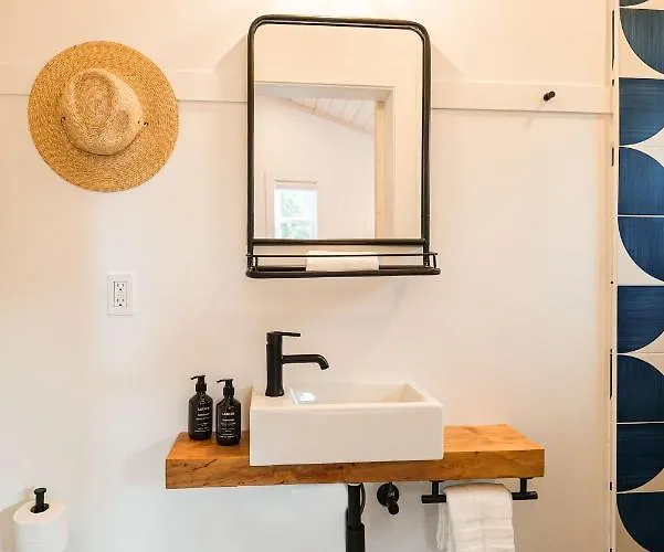 Shortboard Room Includes Queen Bed
