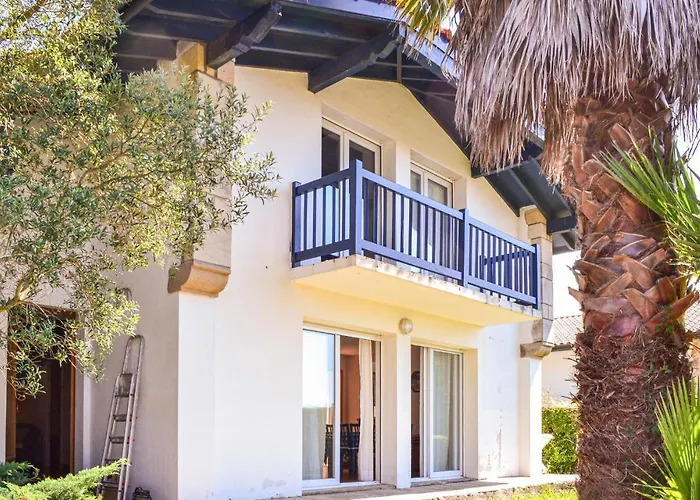 3 Bedroom Lovely Home In Hendaye