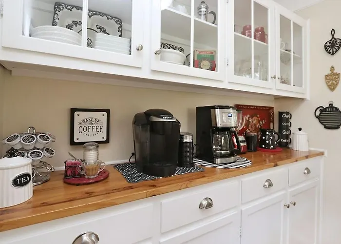 Charming Pasadena English Cottage On Tree Lined Street