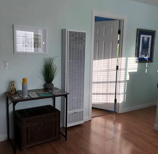 Santa Barbara Serenity Large 1-Bedroom Guest Apt.