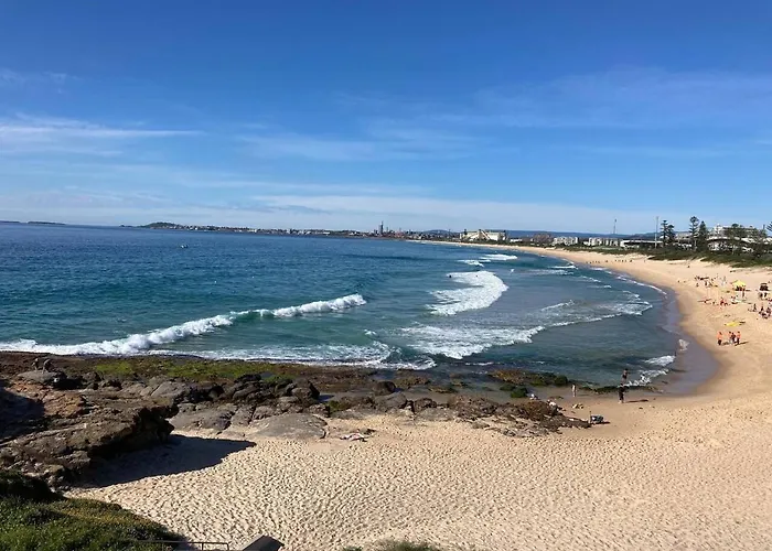 City Beach Escape - Wollongong Waterside Serenity