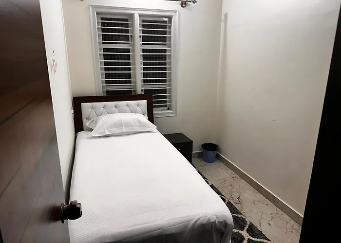 Deeya Home Stay - A Luxury Family Guest House