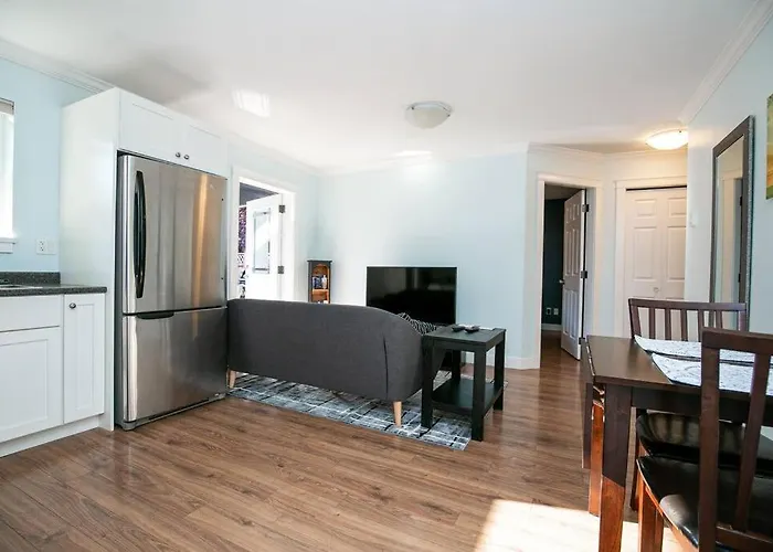 Great 1-Bedroom Suite Near Downtown Langford