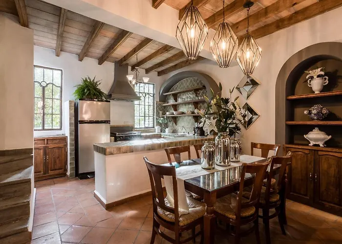 3Br Garden Home With Rooftop & Garage In Centro San Miguel De Allende