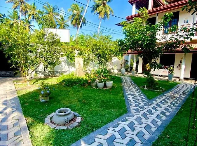 Dinu Lanka Resort