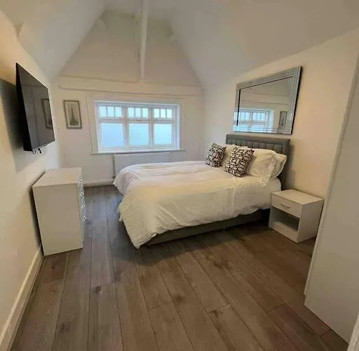 The Swan Apartment Ruislip