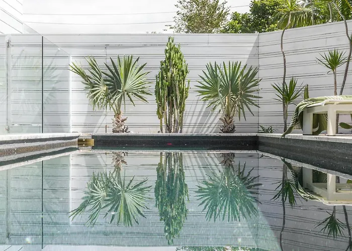 Pool House - Peaceful Luxury, Byron Bay