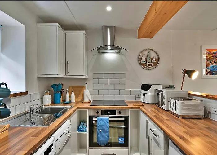 Nook Cottage Seaside Charm & Countryside Calm