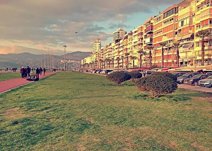 Maris , Greek House @ City Center Alsancak