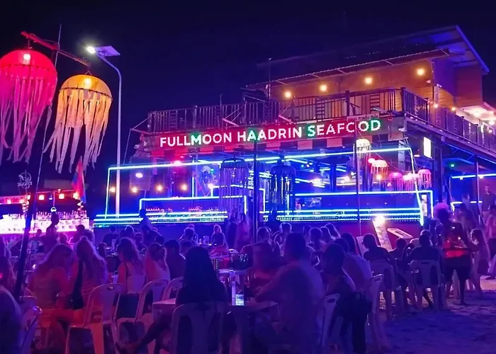 Full Moon Central Party Hotel