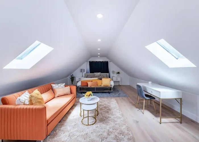 Modern 4Br Upper Unit Private Rooftop 30 Days