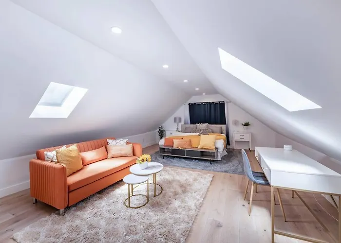 Modern 4Br Upper Unit Private Rooftop 30 Days