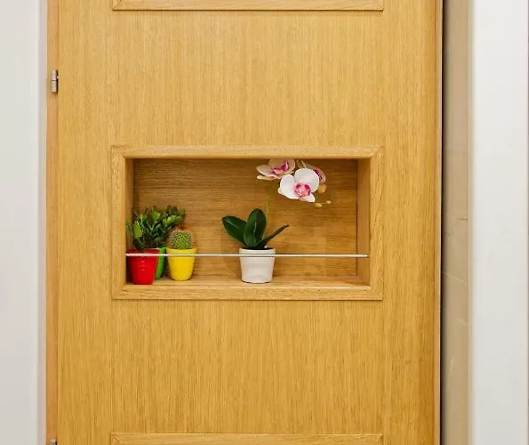 La Porta Di Mezzo