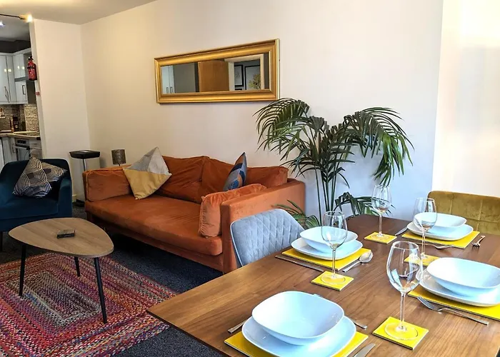 Gorgeous Coventry City Centre Apartment - Free Parking
