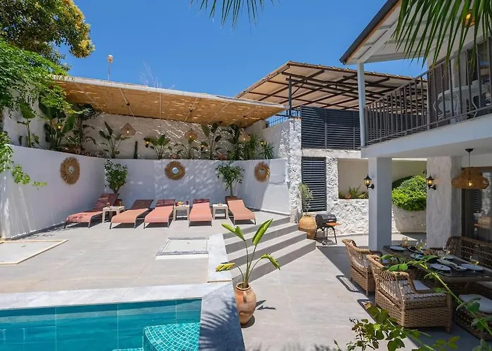 Charming 3Bed Villa W/ Pool, Very Close To Centre