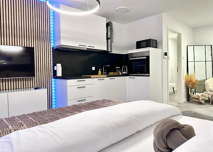 Modernes Apartment Inkl. Tg-Stellplatz In Der Naehe Zum Bahnhof - Yuka Apartments