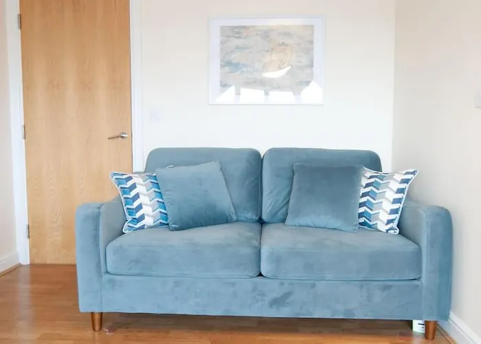 Caribou Suite-Bright & Spacious 2-Bed, Gated Parking, Close To City & Hospital