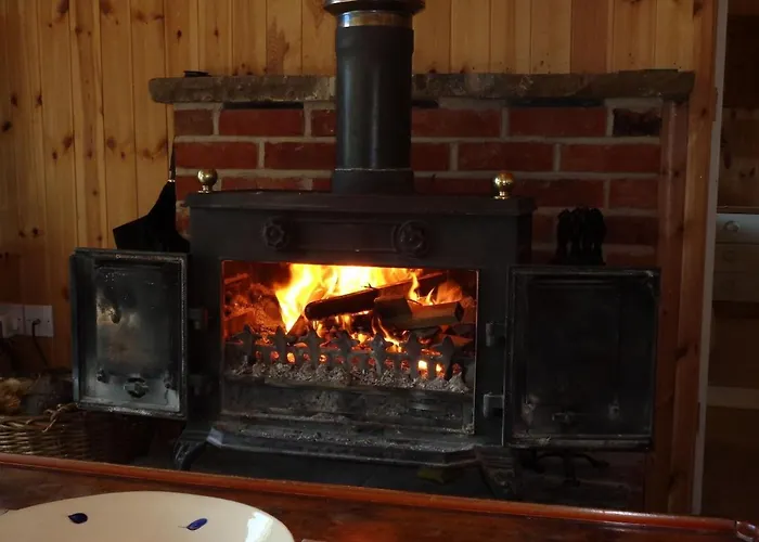 Idyllic Log Cabin Near Stratford Upon Avon