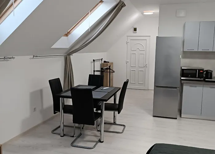Mira Apartman