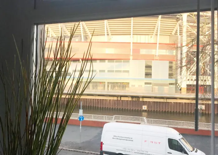 1 Fitzhamon Embankment Apartments Opposite Principality Stadium - Long Stay Offer