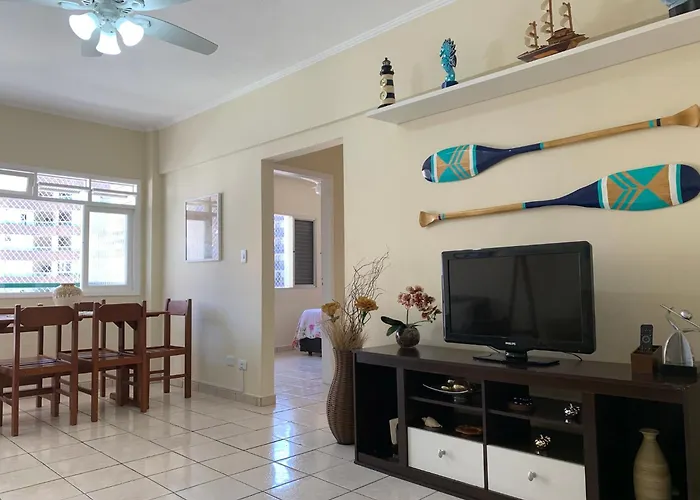 APARTAMENTO NA PRAIA GRANDE A 200 MÉTROS DA PRAIA, CONFORTÁVEL ESPAÇOSO WIFI 350 Mega TV Claro, ÓTIMA LOCALIZAÇÃO