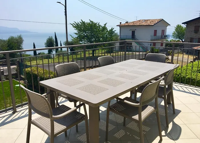 Casa Con Ampio Terrazzo, Vista Lago E Giardino