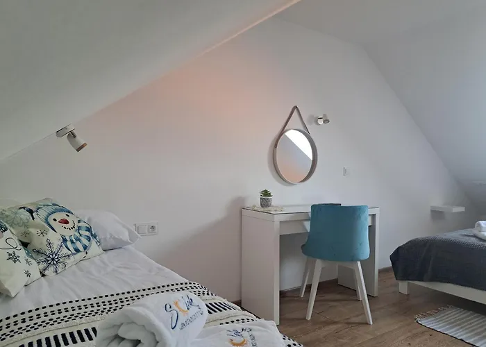Solek, Apartamenty Hotelowe I Pokoje Goscinne Ze Sniadaniem, Przyjazne Zwierzetom, Wyjatkowe, Z Widokiem Na Jezioro Jamno I W Bardzo Bliskiej Odleglosci Od Morza