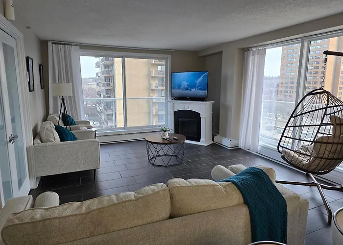 Smart Stylish Downtown Condo- 2 Bedrooms