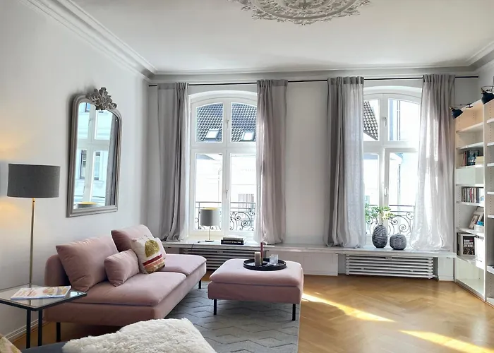Helle Altbauwohnung Mit Balkon Im Briller Viertel