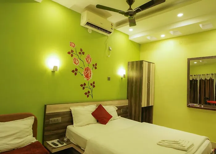 Hotel Shantinivas ! 2 Min From Tarapith Temple !