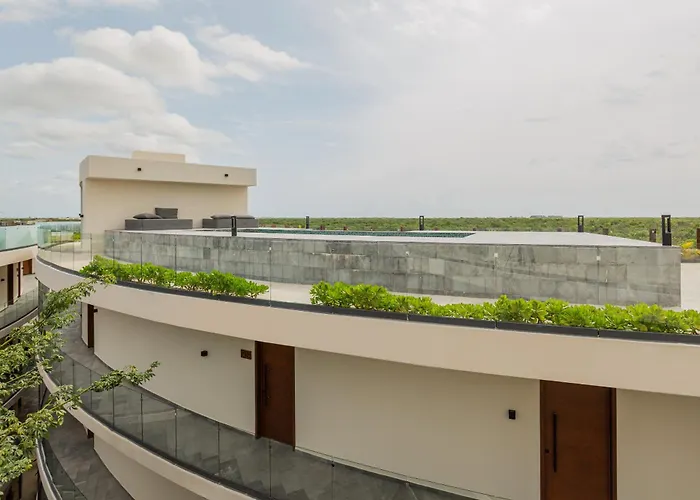 Mistiq Gardens