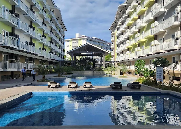Condo Azur Suites: Stylish Airport Retreat with Netflix & Luxe Pool