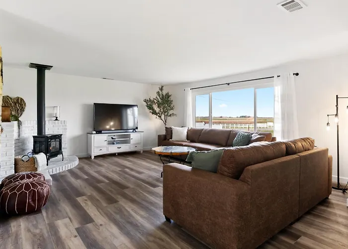 Rancho Vino- Two Master Bedrooms