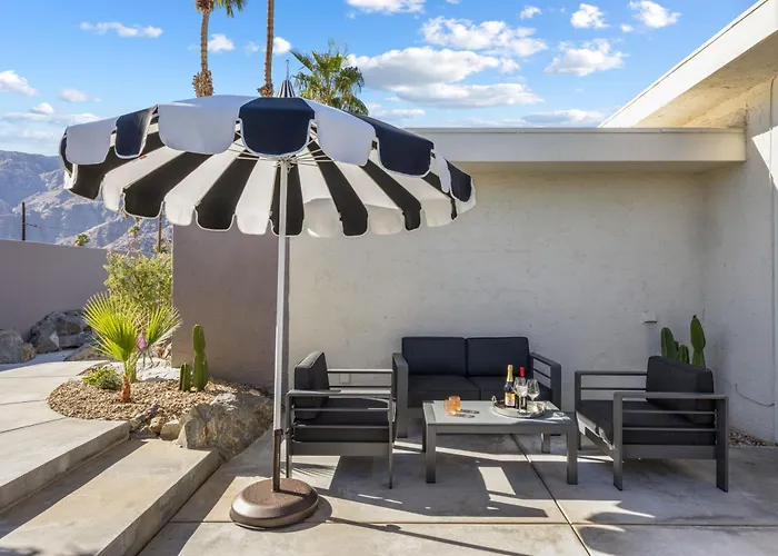 Private Pool, Stunning Mountain Views, Corner Condo, Fully Solar Powered!