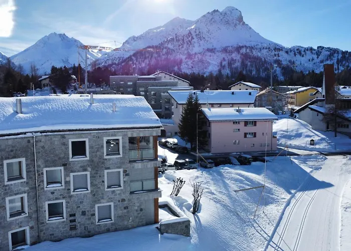 Chesa La Montanella - Ferienwohnung, Maloja