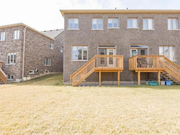 Stylish Home In Waterdown