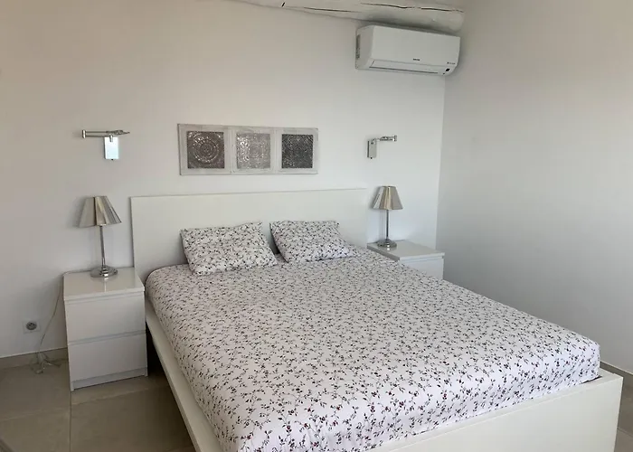 Villa Avec Piscine A Debordement Et Climatisation, Cote D'Azur